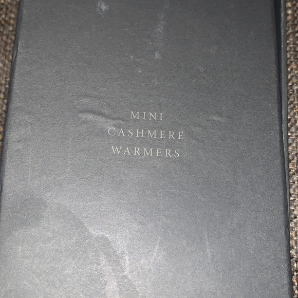 BNWT Cashmere Mini Mittens by Restoration Hardware - Picture 3 of 10